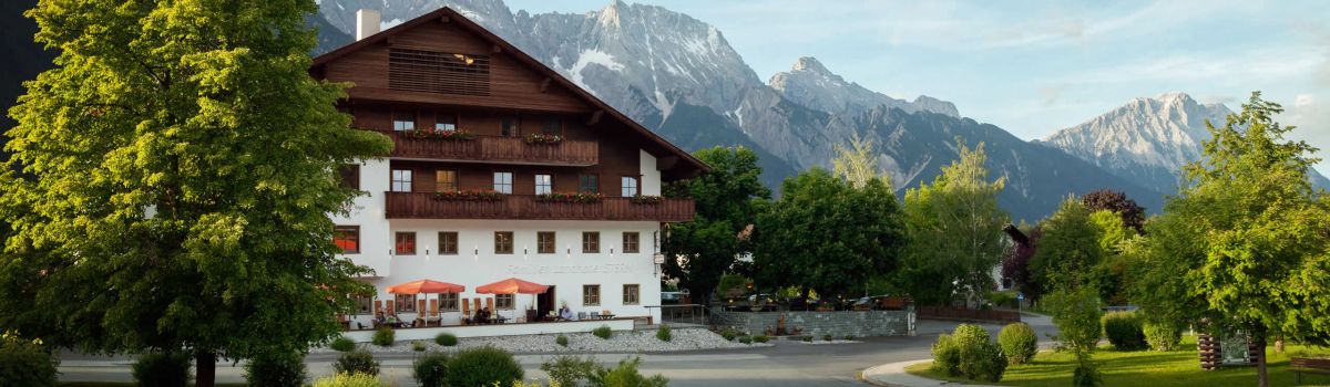 Familien Landhotel in Tirol Kinderhotel Tirol Sommer Berge Bume